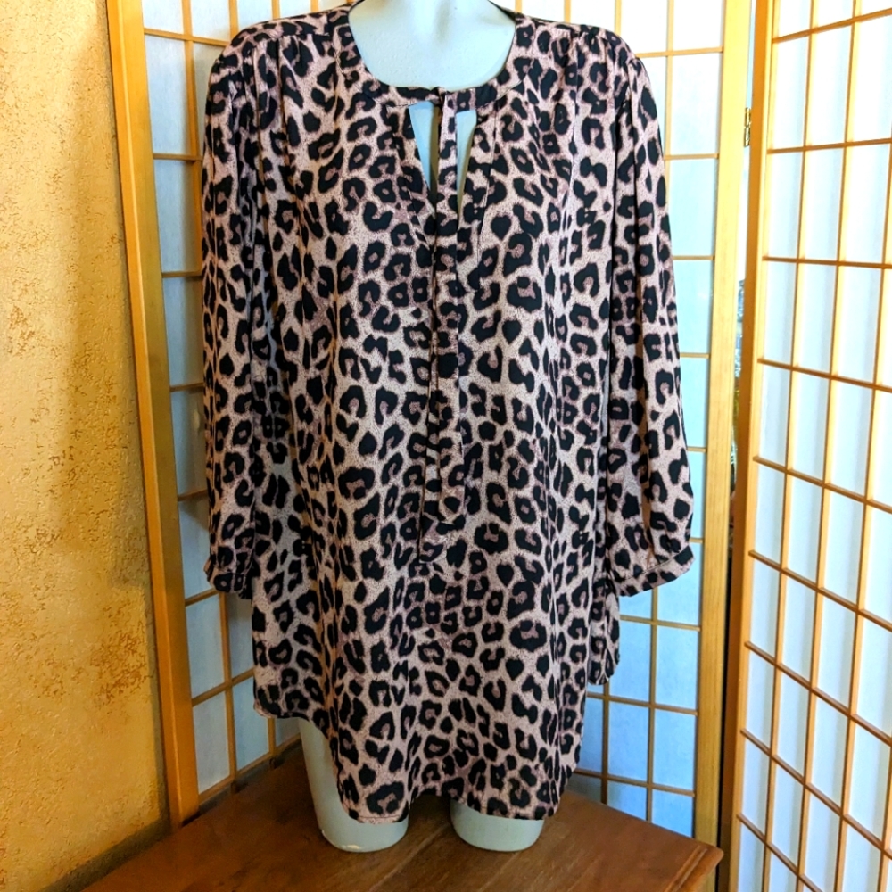 Torrid peasant blouse/ 3X, NEW with tags. FINAL PRICE DROP 💧💧💧💧